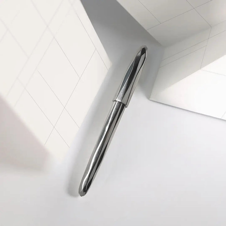 Royal Selangor Broad Nib Fountain Pen - Boston — nib close-up
