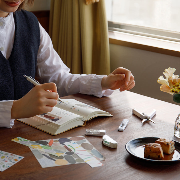 Midori XS Stationery Kit White B — close-up