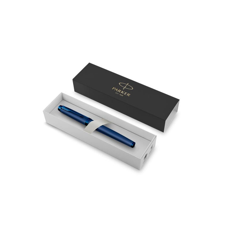 Parker IM PROFESSIONAL Fountain Pen Monochrome Blue — flat lay