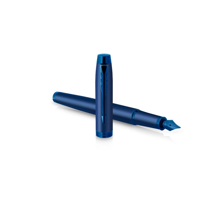 Parker IM PROFESSIONAL Fountain Pen Monochrome Blue — flat lay