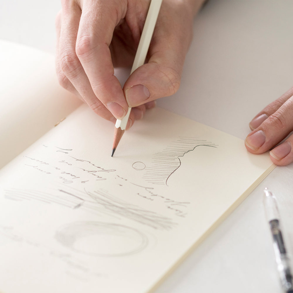 MD Pencil 6 pcs Set <B> — writing at an angle