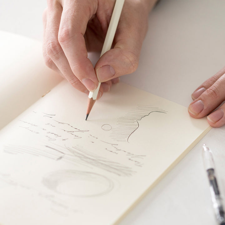 MD Pencil 6 pcs Set <B> — writing at an angle