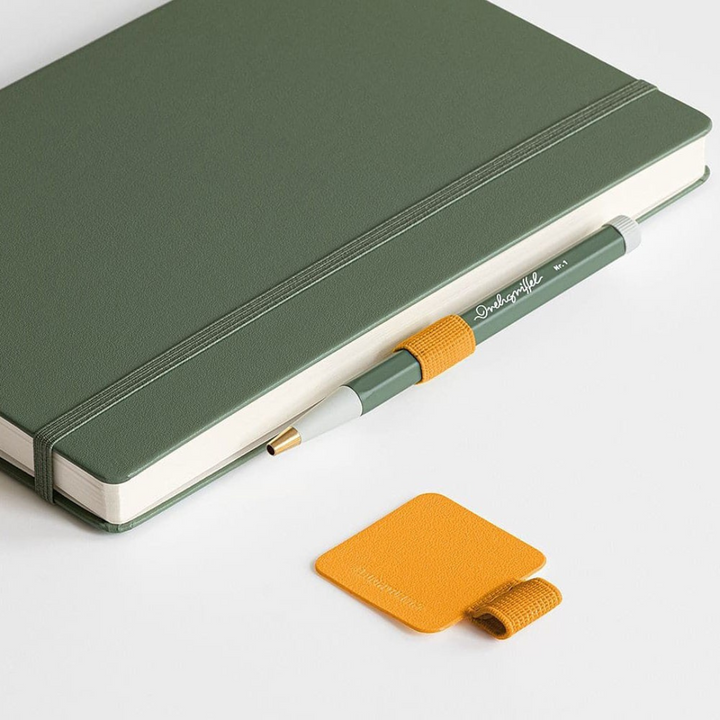 Leuchtturm1917 Pen Loop XL - Fox Red — angle view