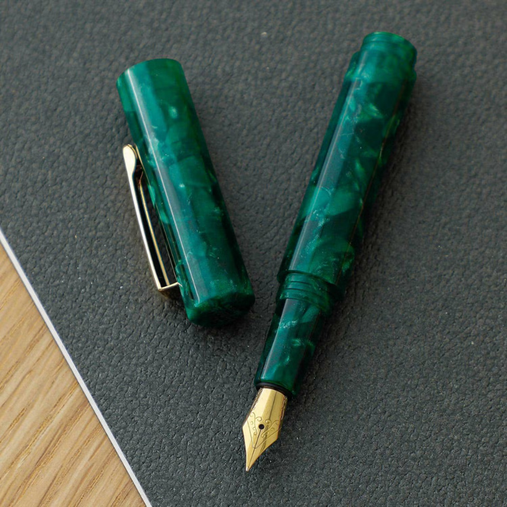 Hightide Attaché Marbled Fountain Pen - Green — with packaging