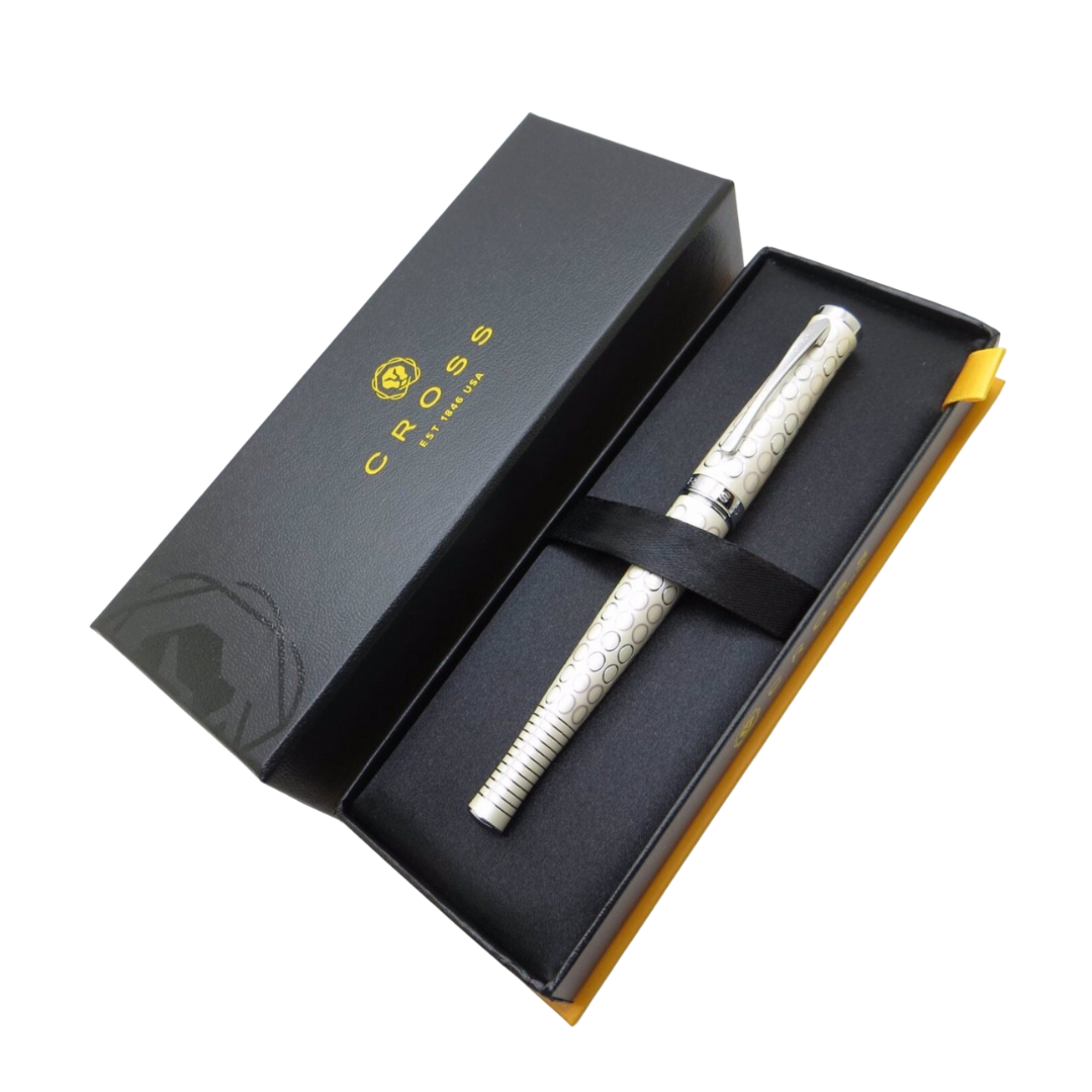 Cross Sauvage Forever Fountain Pen - Ivory — writing at an angle