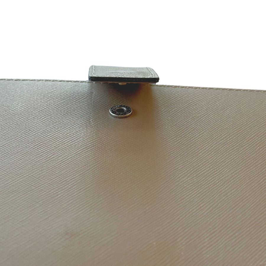 InTempo A4 Pad Cover with Closure — close-up