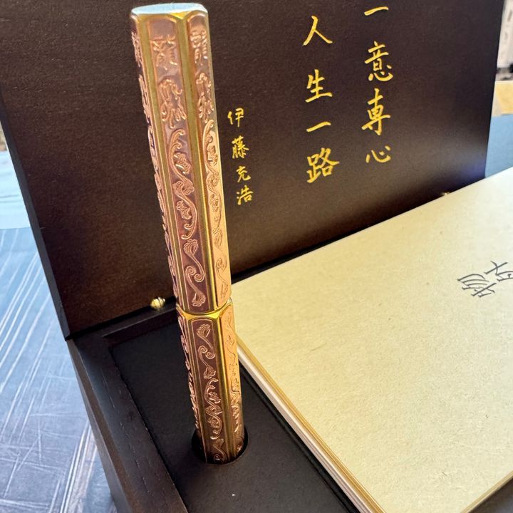 Ystudio Classic Renaissance Kazari Kanagu Fountain Pen - Dragon [Pre-Order] — flat lay