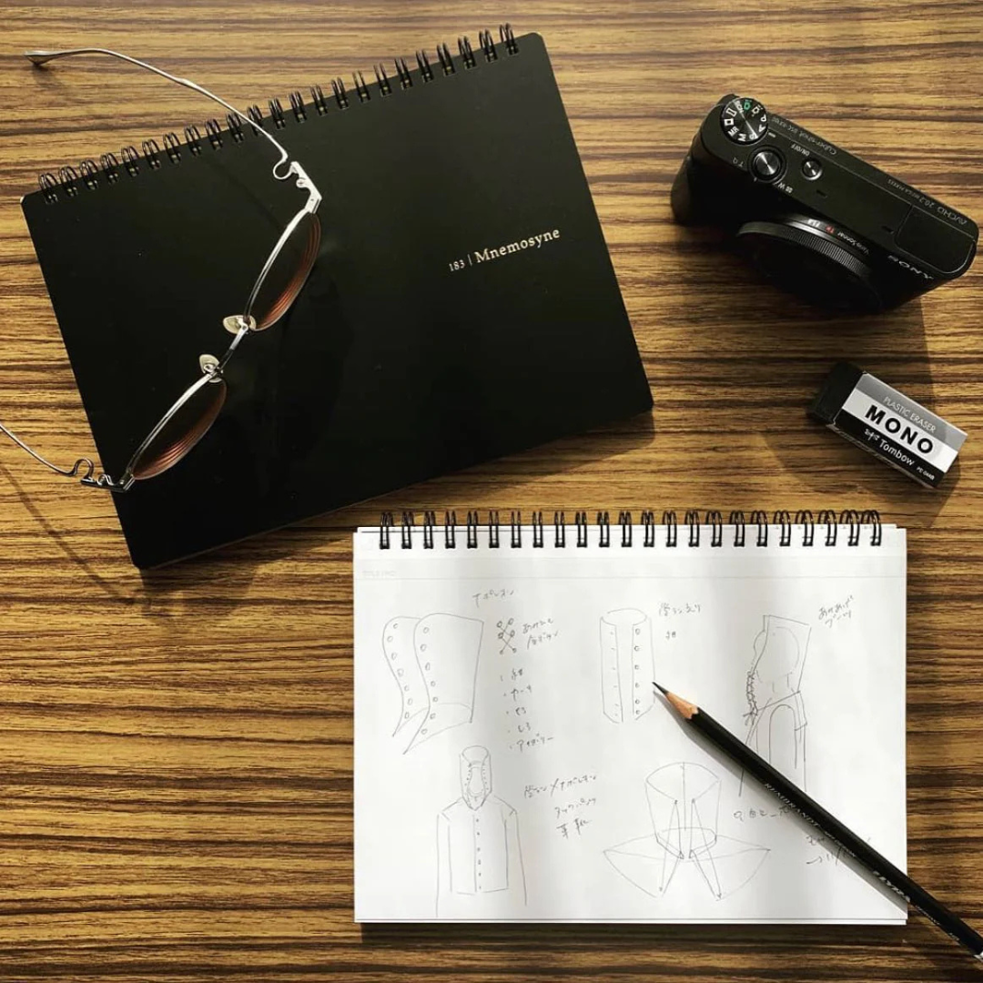 Maruman Mnemosyne A5 Notebook - Landscape / Blank (Black) — close-up
