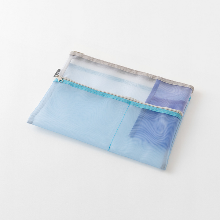 Midori Pen &amp; Tool Pouch (B5) Mesh - Light Blue — detail view