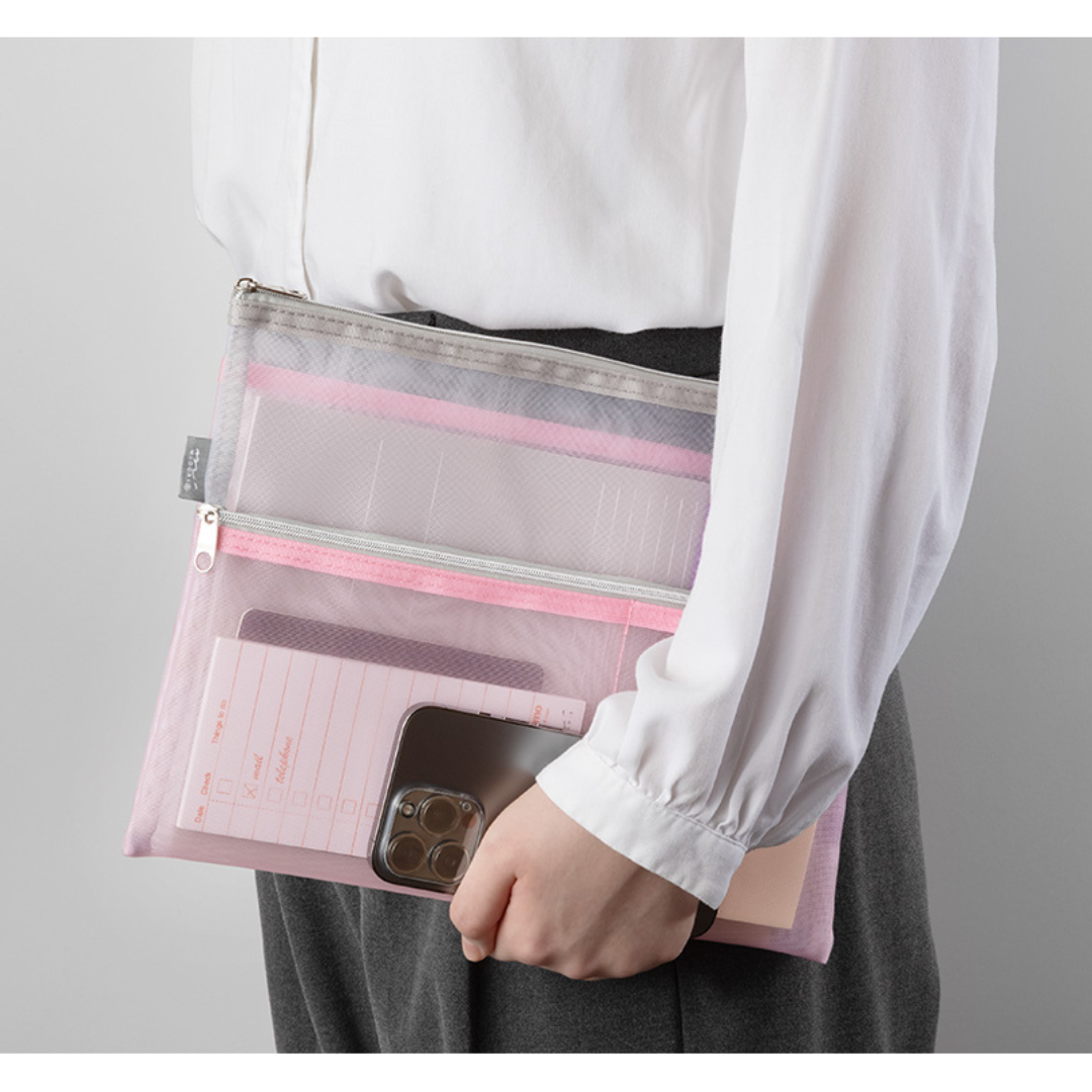 Midori Pen &amp; Tool Pouch (B5) Mesh - Pink — close-up