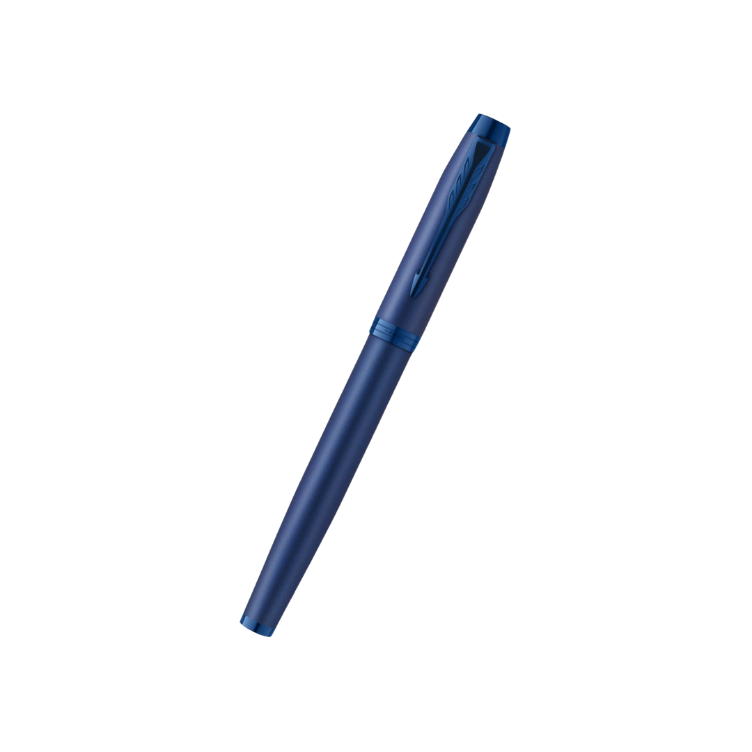 Parker IM PROFESSIONAL Fountain Pen Monochrome Blue — uncapped with cap posted