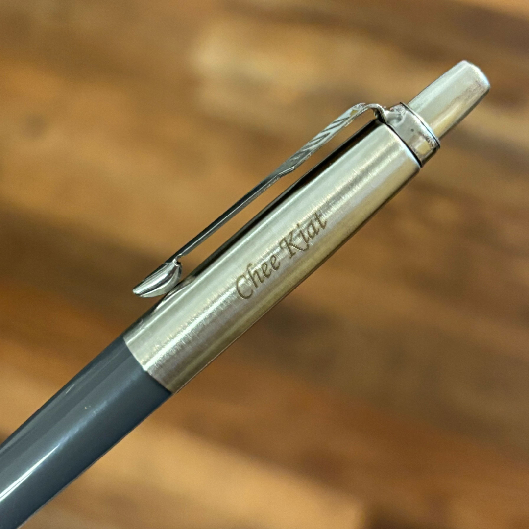 Parker Jotter Originals Ballpoint Pen - Iron Grey — barrel detail