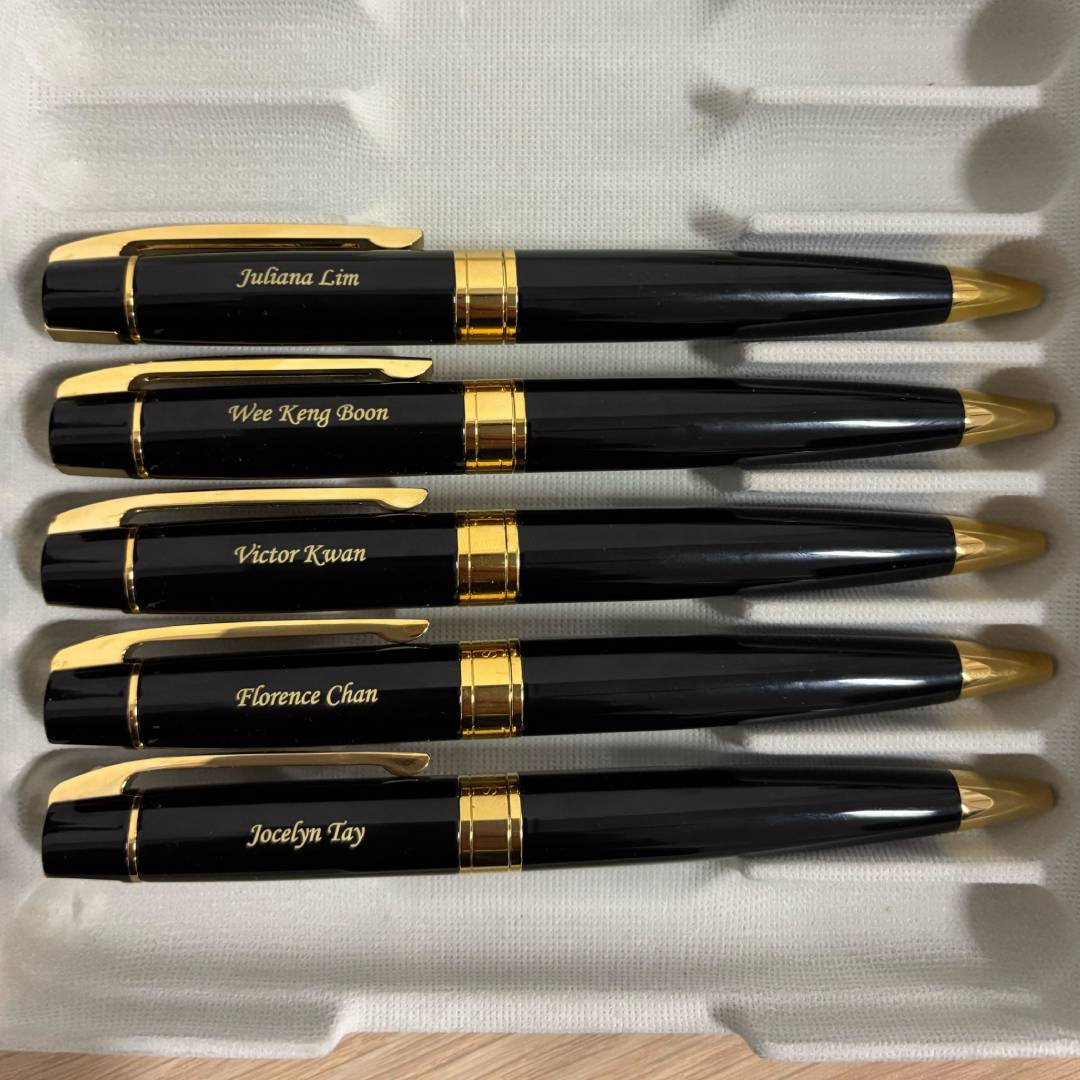 Personalized Name Engraving On Sheaffer 300 E9325 Ballpoint Pen - Glossy Black with Gold-tone Trims