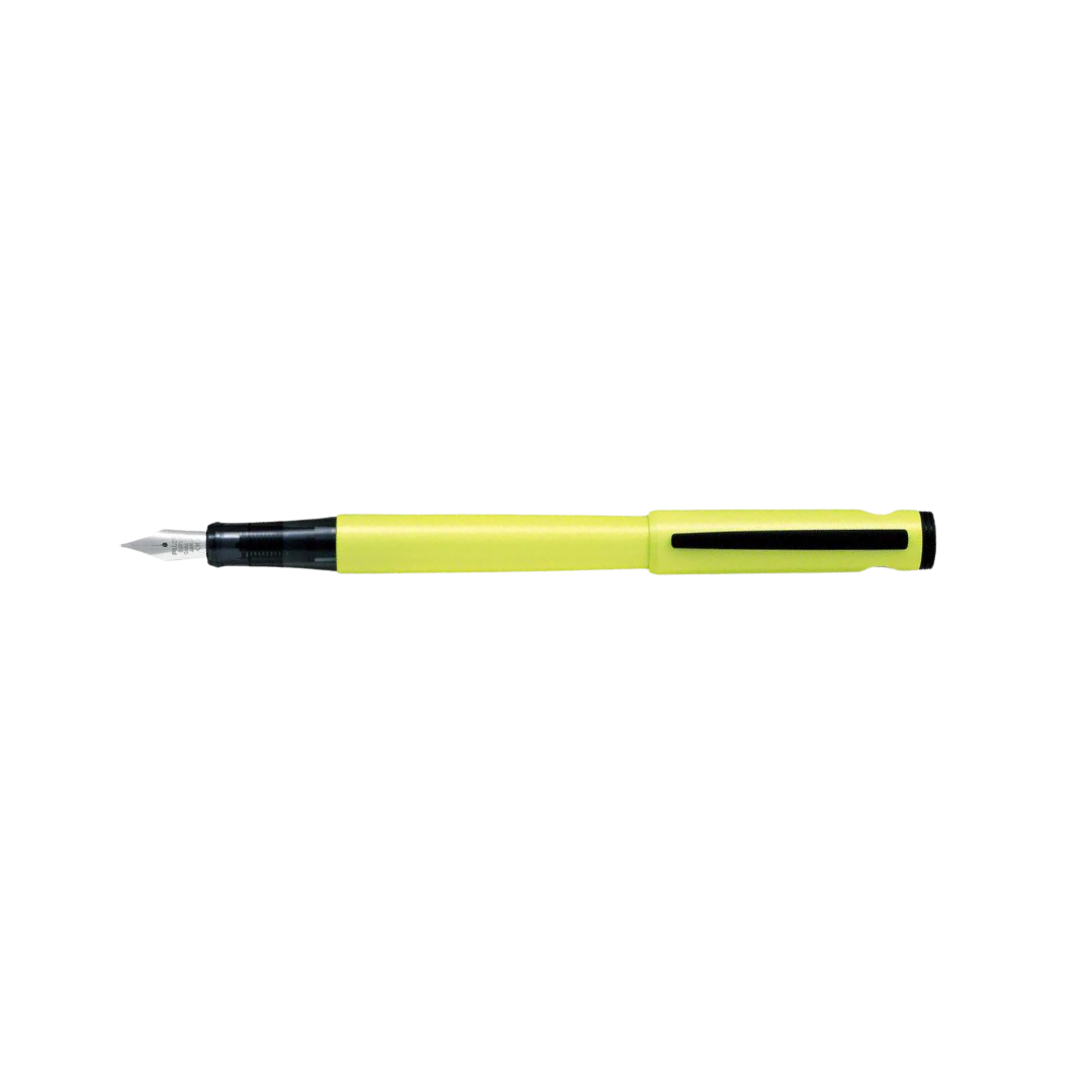 Pilot LIGHTIVE Fountain Pen - Active Yellow — nib close-up