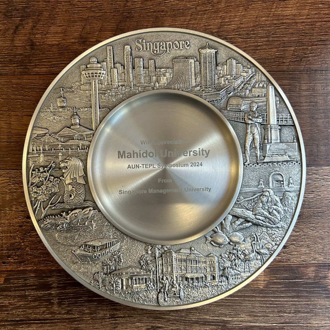 Royal Selangor Singapore Scenes Plates — detail view