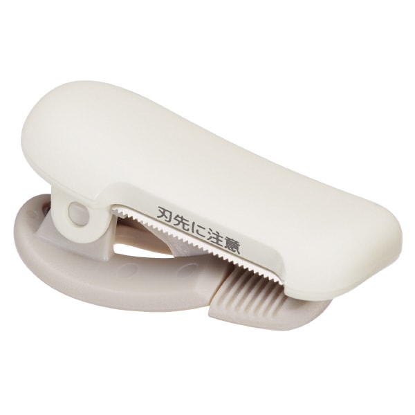 Kokuyo Me Clip-Type Tape Cutter (10-15mm) - Tofu White — roll front