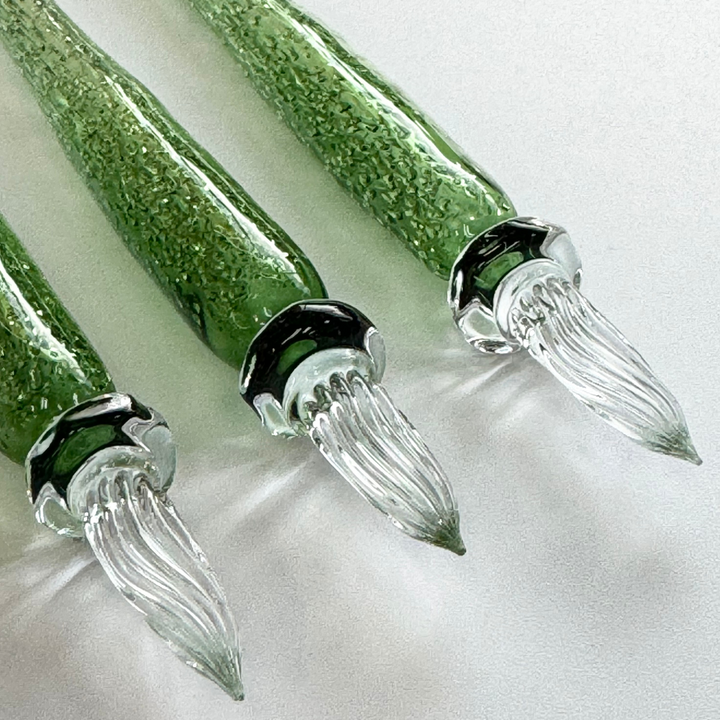 Matsubokkuri Tsubutsubu Glass Fountain Pen - Clear Blue — barrel detail