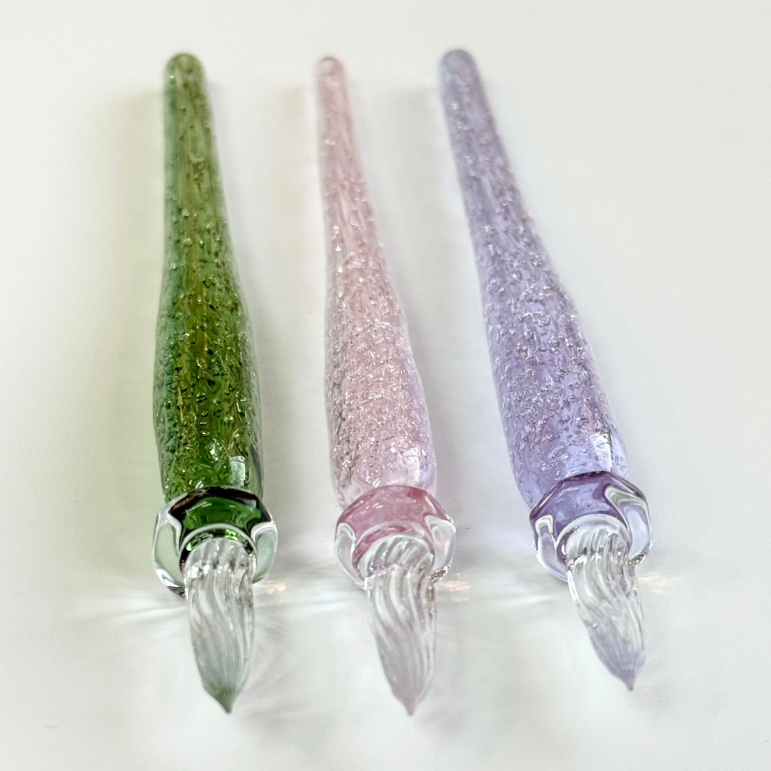 Matsubokkuri Tsubutsubu Glass Fountain Pen - Pink — flat lay