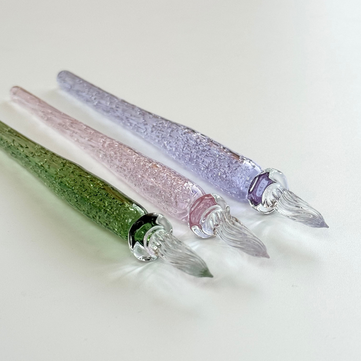 Matsubokkuri Tsubutsubu Glass Fountain Pen - Pink — flat lay
