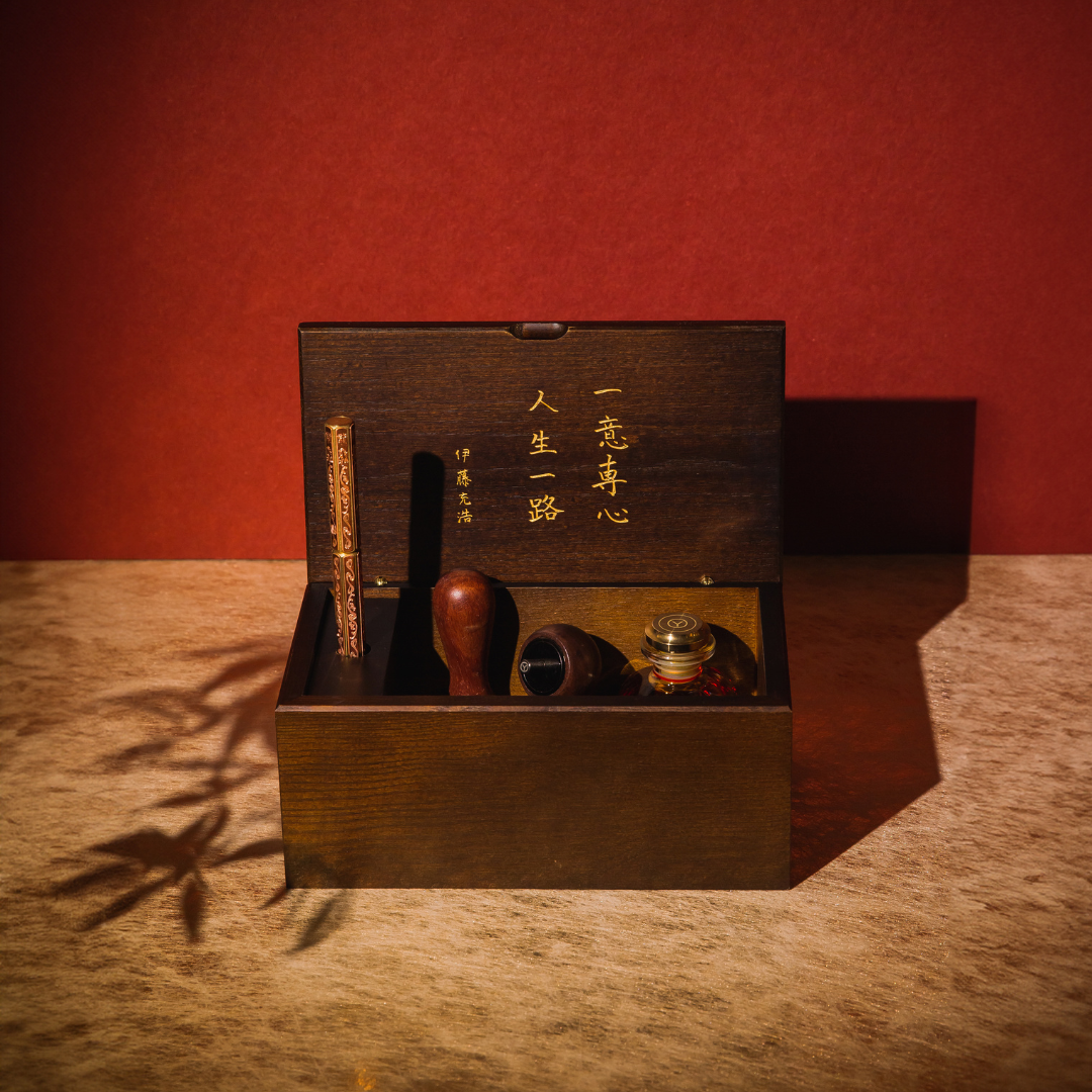 Ystudio Classic Renaissance Kazari Kanagu Fountain Pen - Dragon [Pre-Order] — flat lay