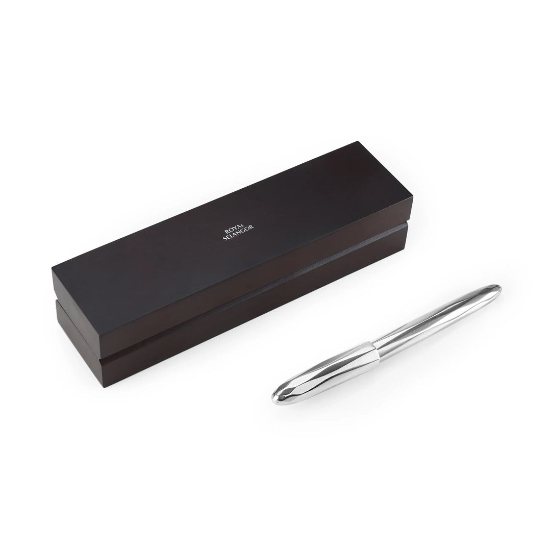 Royal Selangor Broad Nib Fountain Pen - Boston — capped