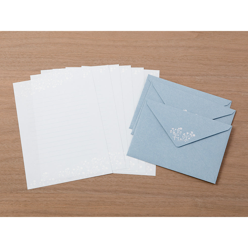 Midori Letter Set 508 Foil-stamped Envelopes Gypsophila / Baby’s Breath — angle view