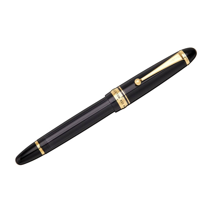 Pilot Fountain Pen "CUSTOM 823" Set - Black — nib close-up