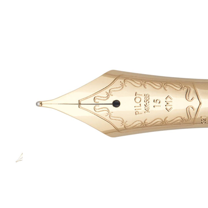 Pilot Fountain Pen "CUSTOM 823" Set - Black — barrel detail