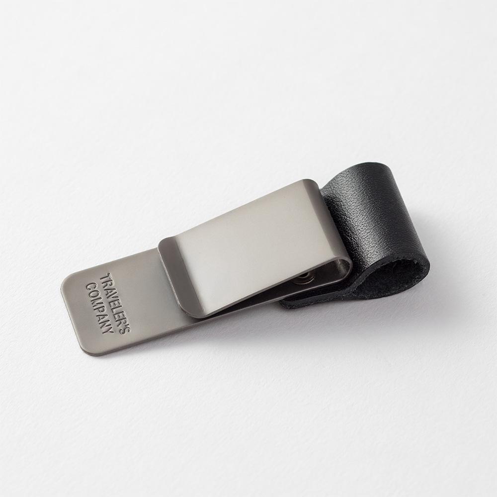 TRAVELER'S notebook Refill 016 (Regular & Passport Size) - Pen Holder (Medium) Black — front view