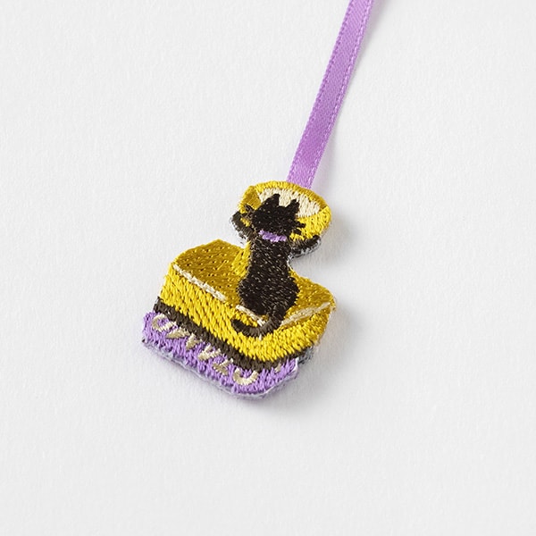 Midori Embroidery Bookmarker Cat — detail view