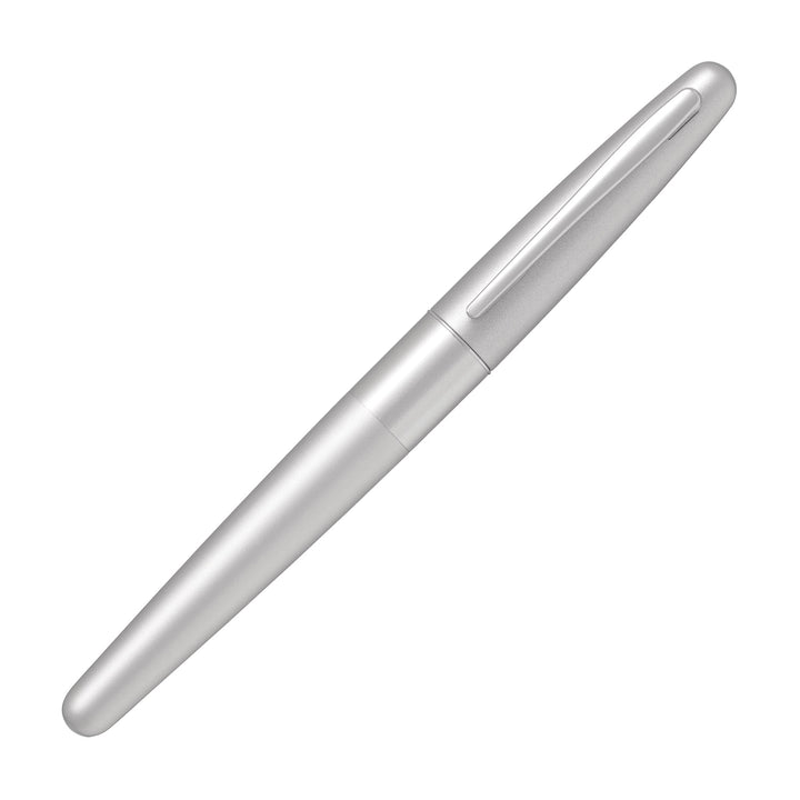 (DC) Pilot Metropolitan Classic MR1 Fountain Pen — flat lay