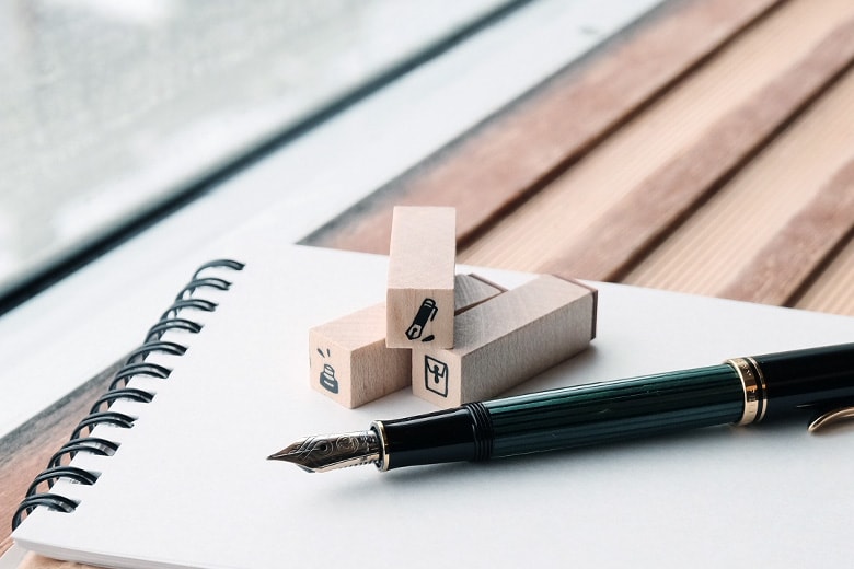 Plain Stationery Minimo Stamp Set - Ruler and knife — flat lay