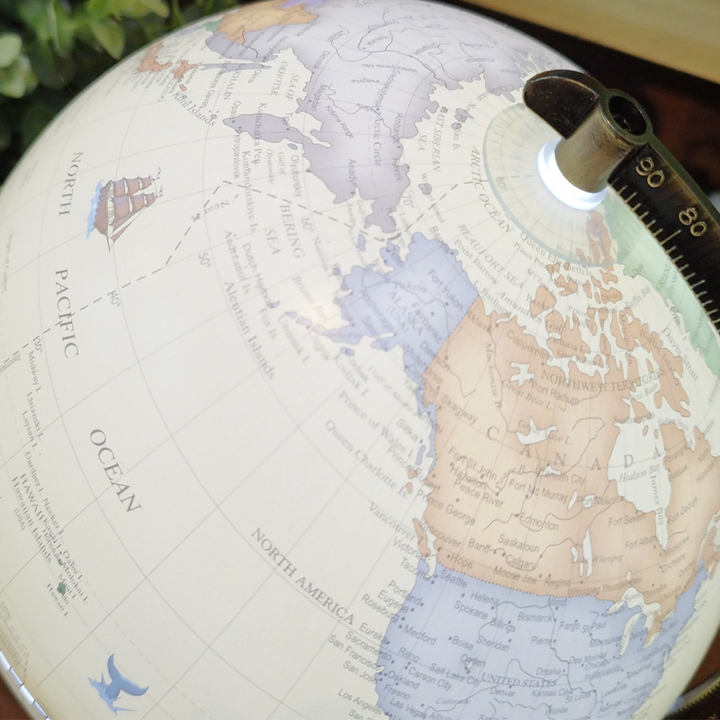 Luxo Antique Globe Map LED + Wood Base - 20cm — angle view