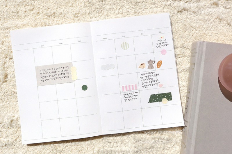 Suatelier Plain.69 Sticker — flat lay