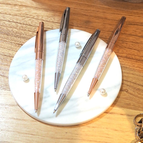 Helen Kelly Sparkle Pen Rose Gold — in use