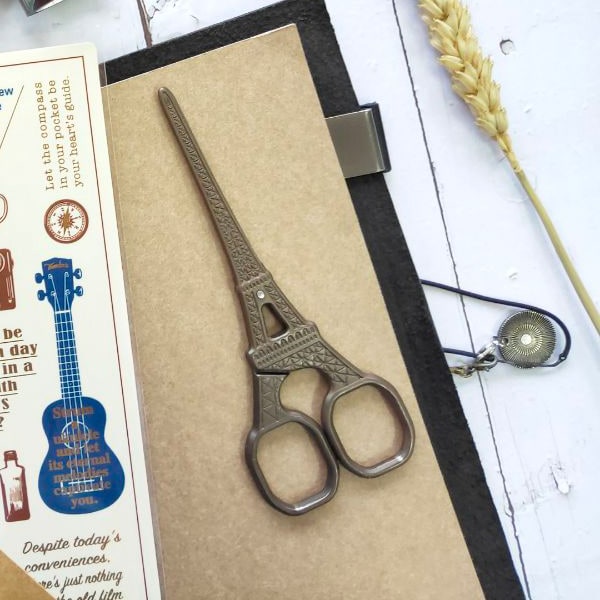 Retro Style Scissors Eiffel Tower — front view