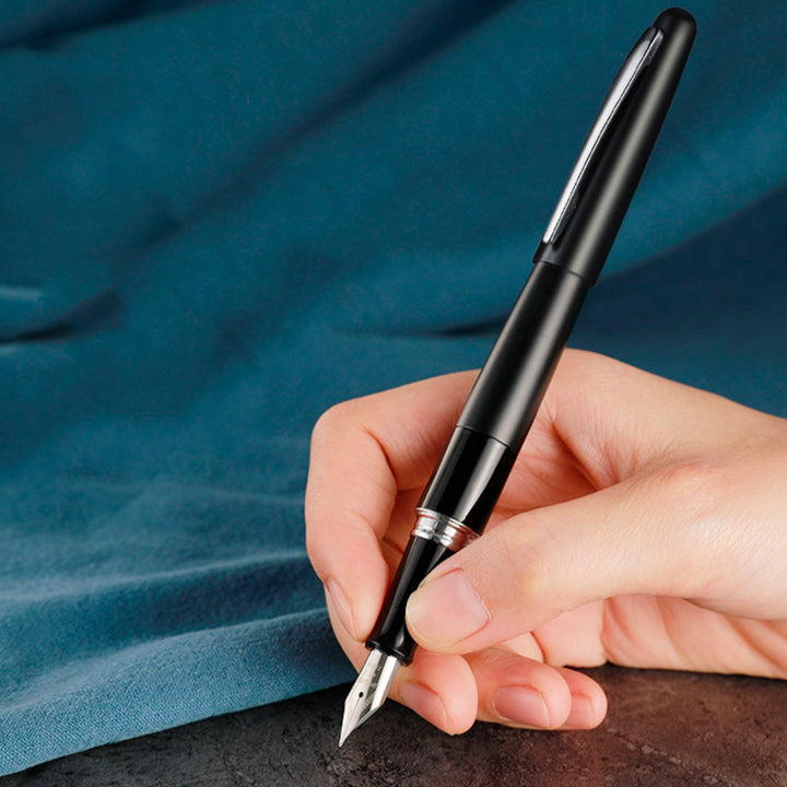 (DC) Pilot Metropolitan Classic MR1 Fountain Pen — nib close-up