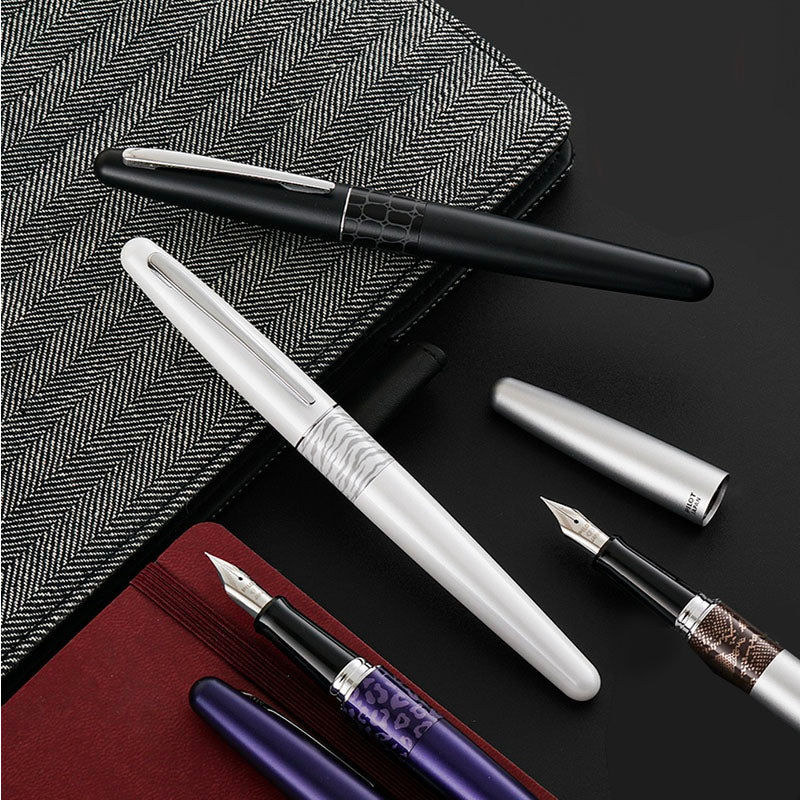 (DC) Pilot Metropolitan Animal MR2 Fountain Pen — uncapped with cap posted