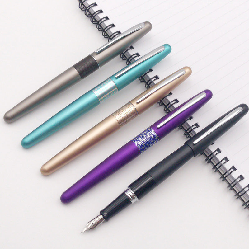 Pilot Metropolitan Retro Pop MR3 Fountain Pen — nib close-up