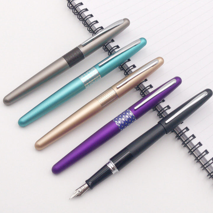 Pilot Metropolitan Retro Pop MR3 Fountain Pen — nib close-up