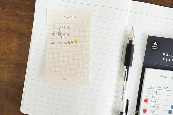 Suatelier Daily Plan Sticky Memo - Brown — in use