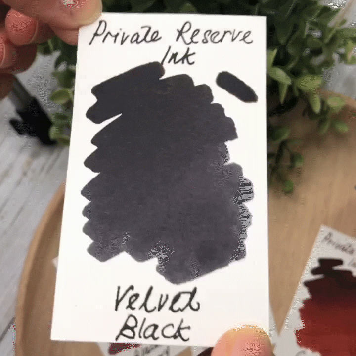 Private Reserve 60ml Ink Bottle Vampire Red — cap detail