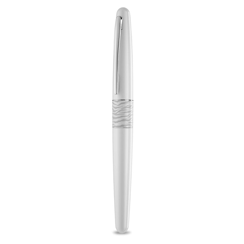 (DC) Pilot Metropolitan Animal MR2 Fountain Pen — flat lay